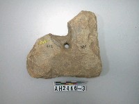 藏品(穿孔石板殘件)的圖片